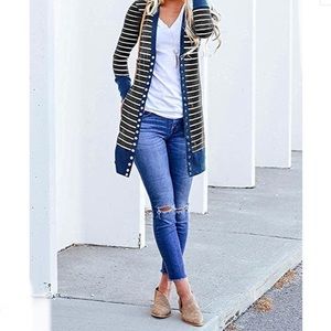 🌈❤️Navy Long & lean cardigan sweater perfect over scrubs.